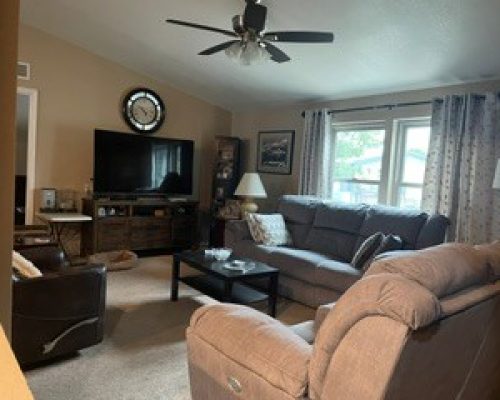 #2156 Spaacious Livingroom