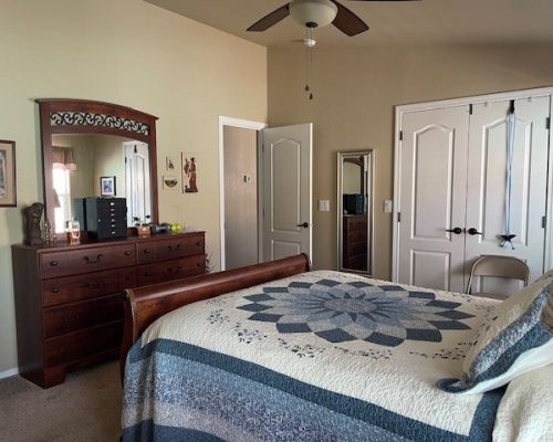 #2240 MB & Walk in Closet