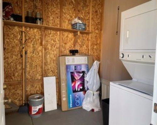 Spacious shed with washer & dryer